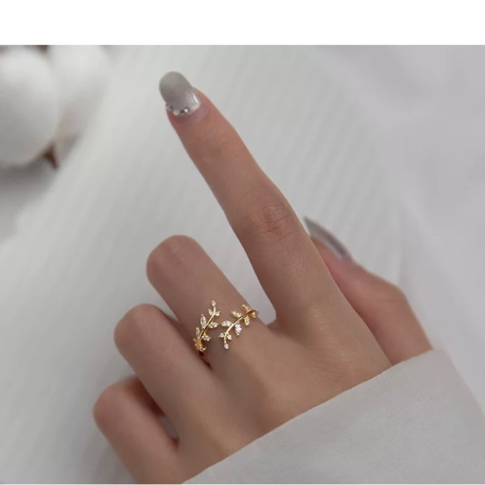 New! 18K Gold Plated Adjustable Leaf Ring - Picture 2 of 7